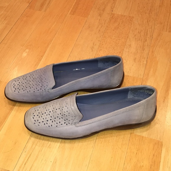 Pastel blue loafers by Easy Spirit 👀 - Picture 2 of 4